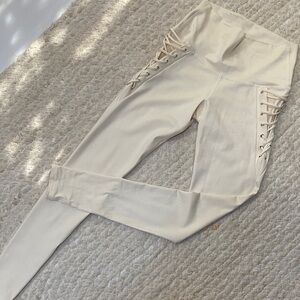 Mika Yoga wear Victoria Leggings Size M